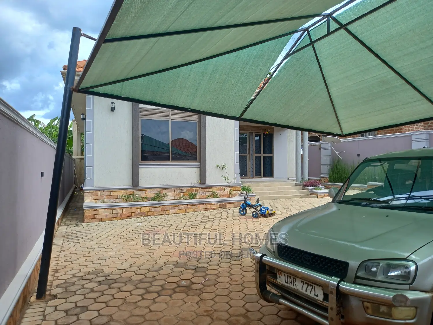 Furnished 4bdrm Bungalow in Kira Nakwero Posh for Sale