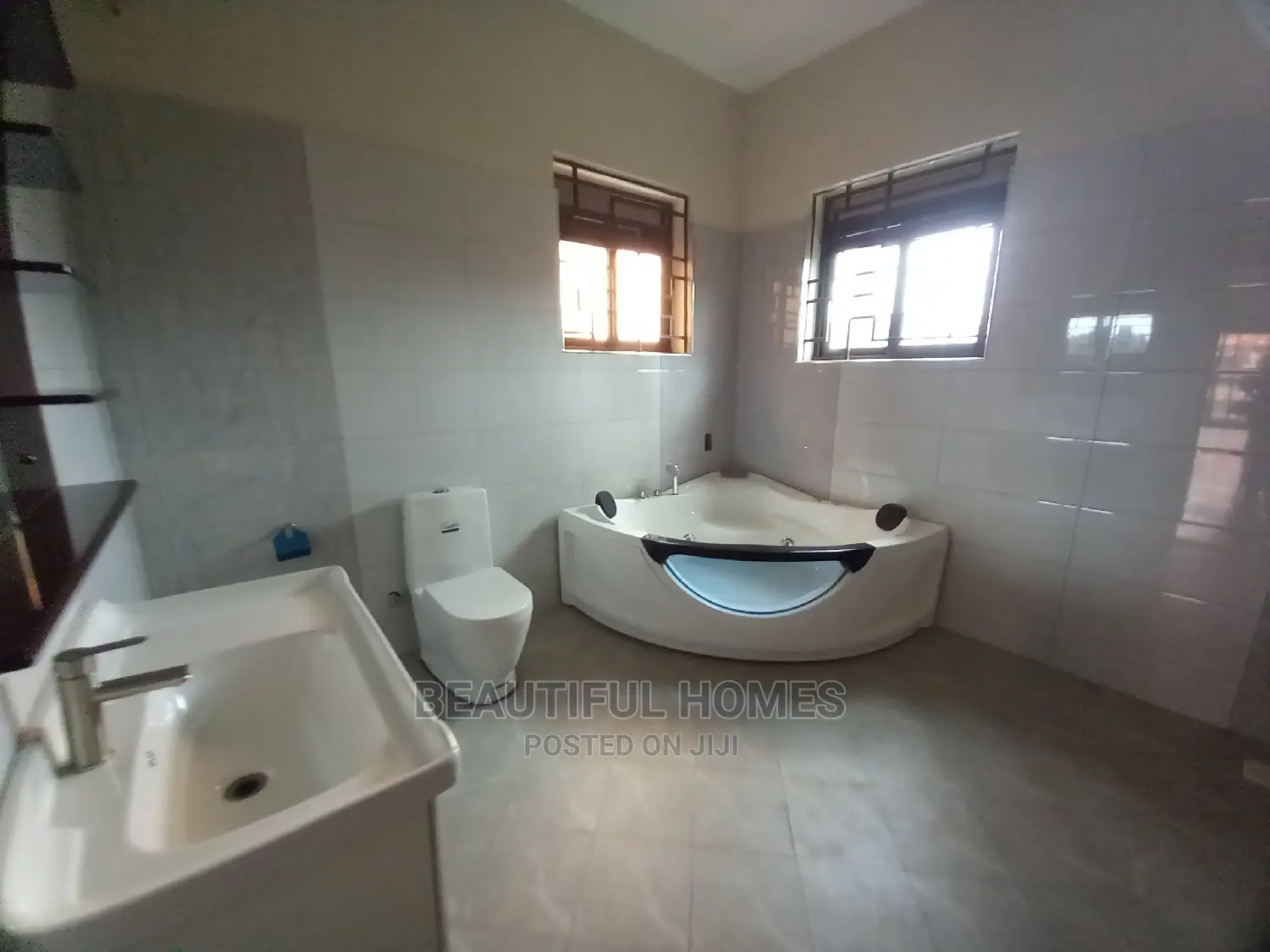 Furnished 6bdrm Duplex in Najjera Tarmacked, Central Division for Sale