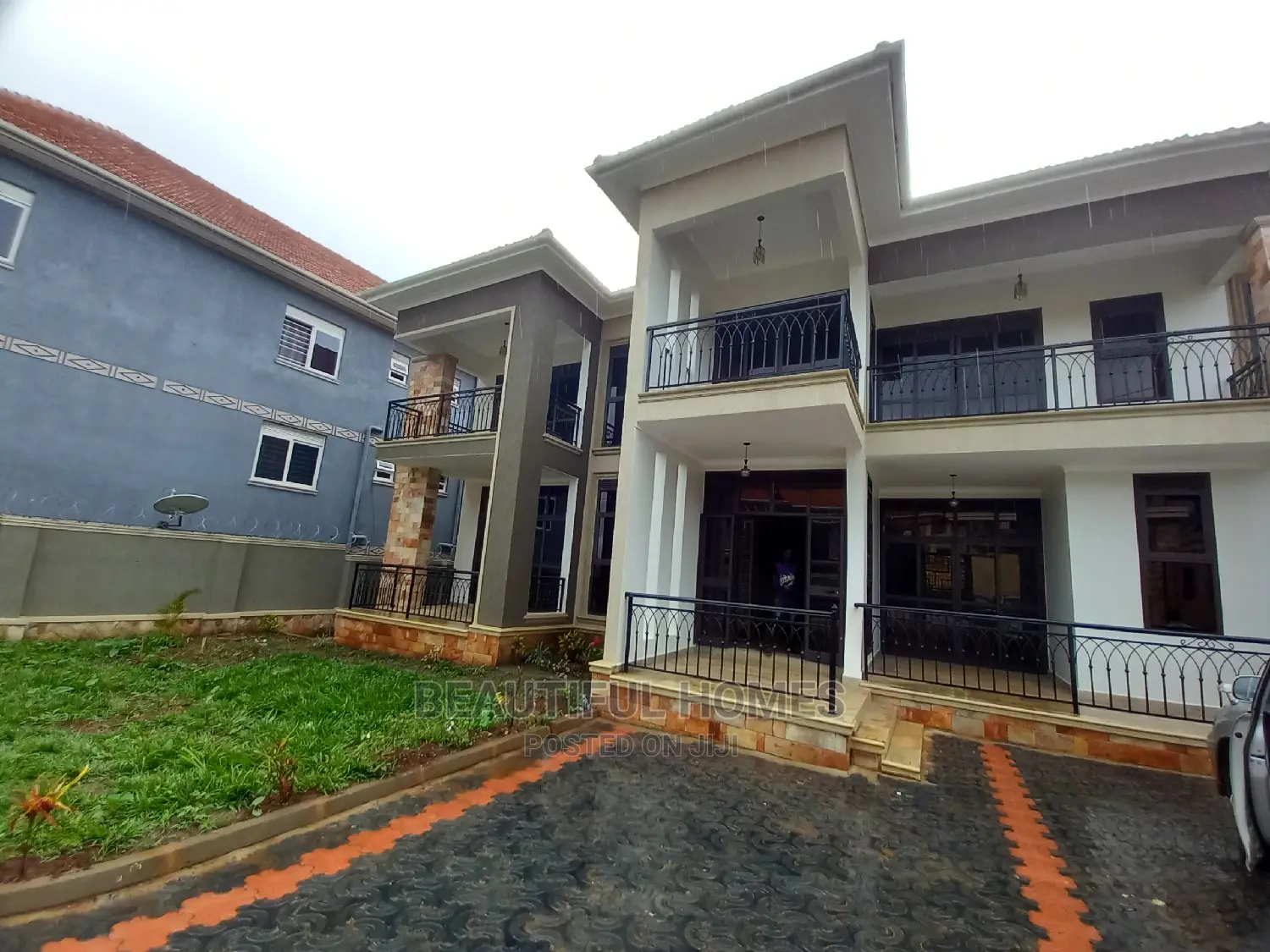 Furnished 6bdrm Duplex in Najjera Tarmacked, Central Division for Sale