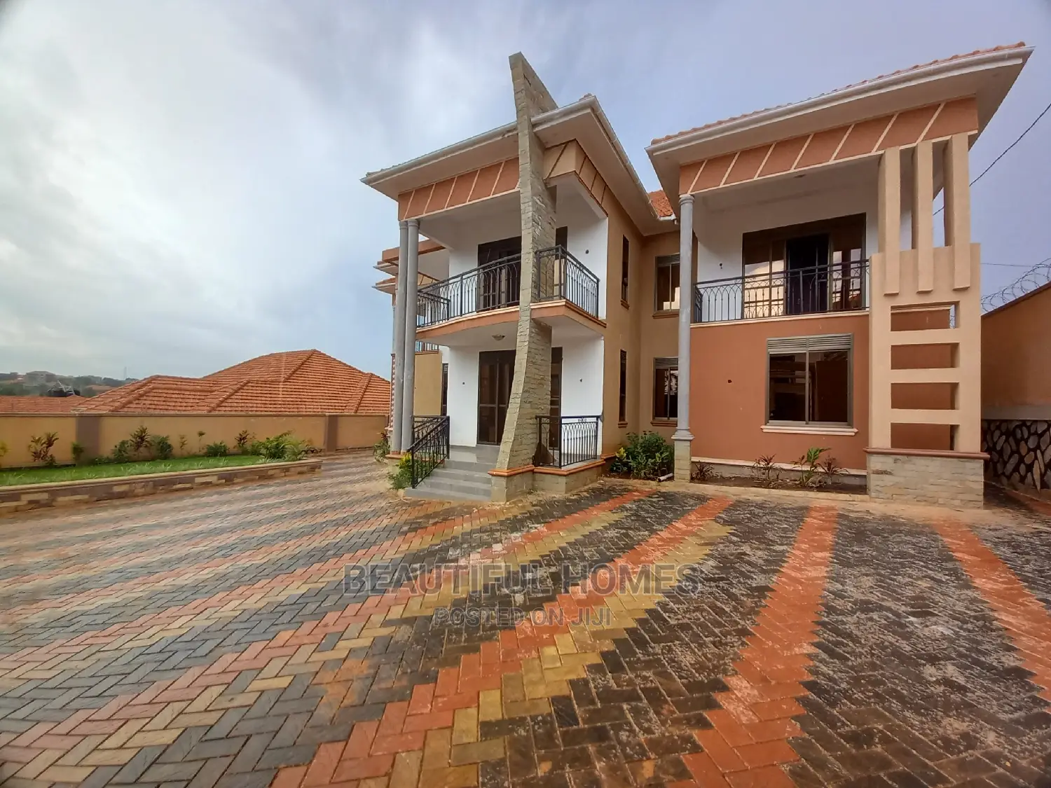 Furnished 6bdrm Duplex in Najjera Executive, Central Division for Sale