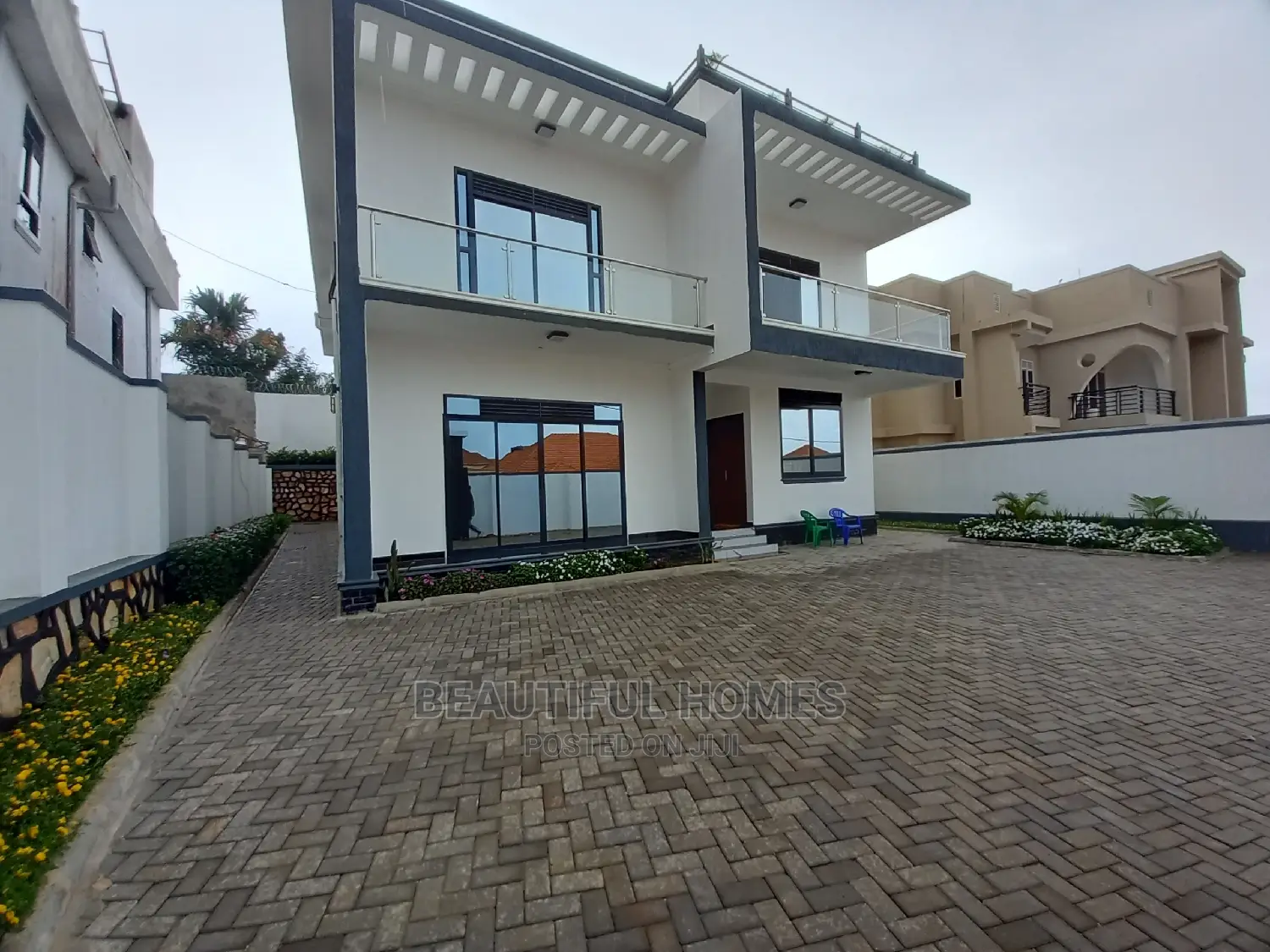 Furnished 6bdrm Mansion in Kira Corporate, Central Division for Sale