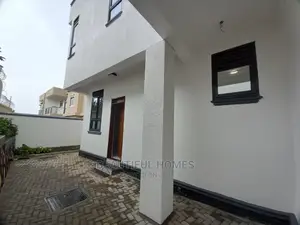 Furnished 6bdrm Mansion in Kira Corporate, Central Division for Sale