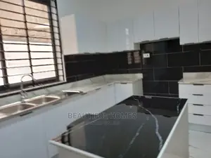 Furnished 6bdrm Mansion in Kira Corporate, Central Division for Sale