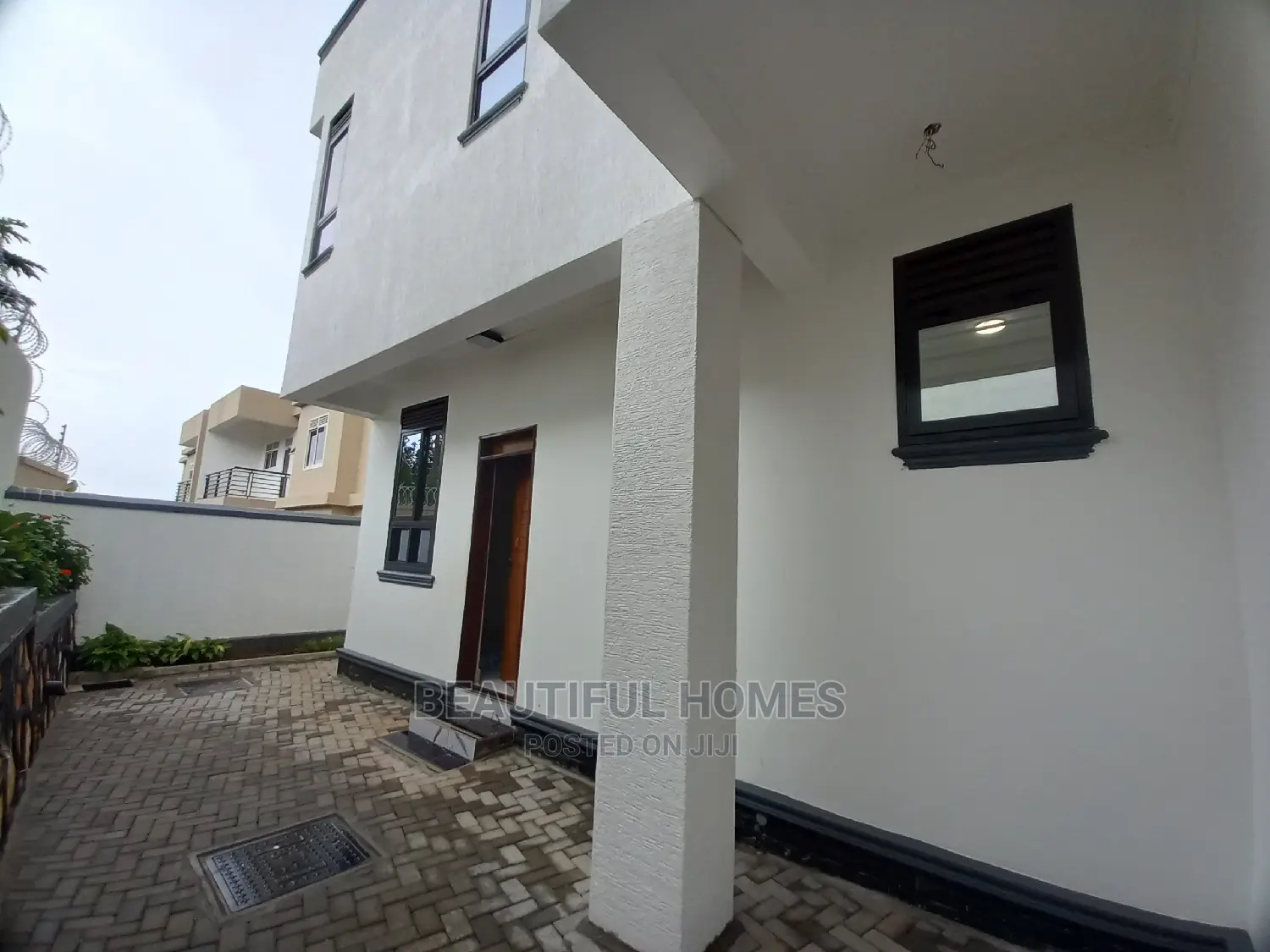 Furnished 6bdrm House in Kira Mamerito Road for Sale
