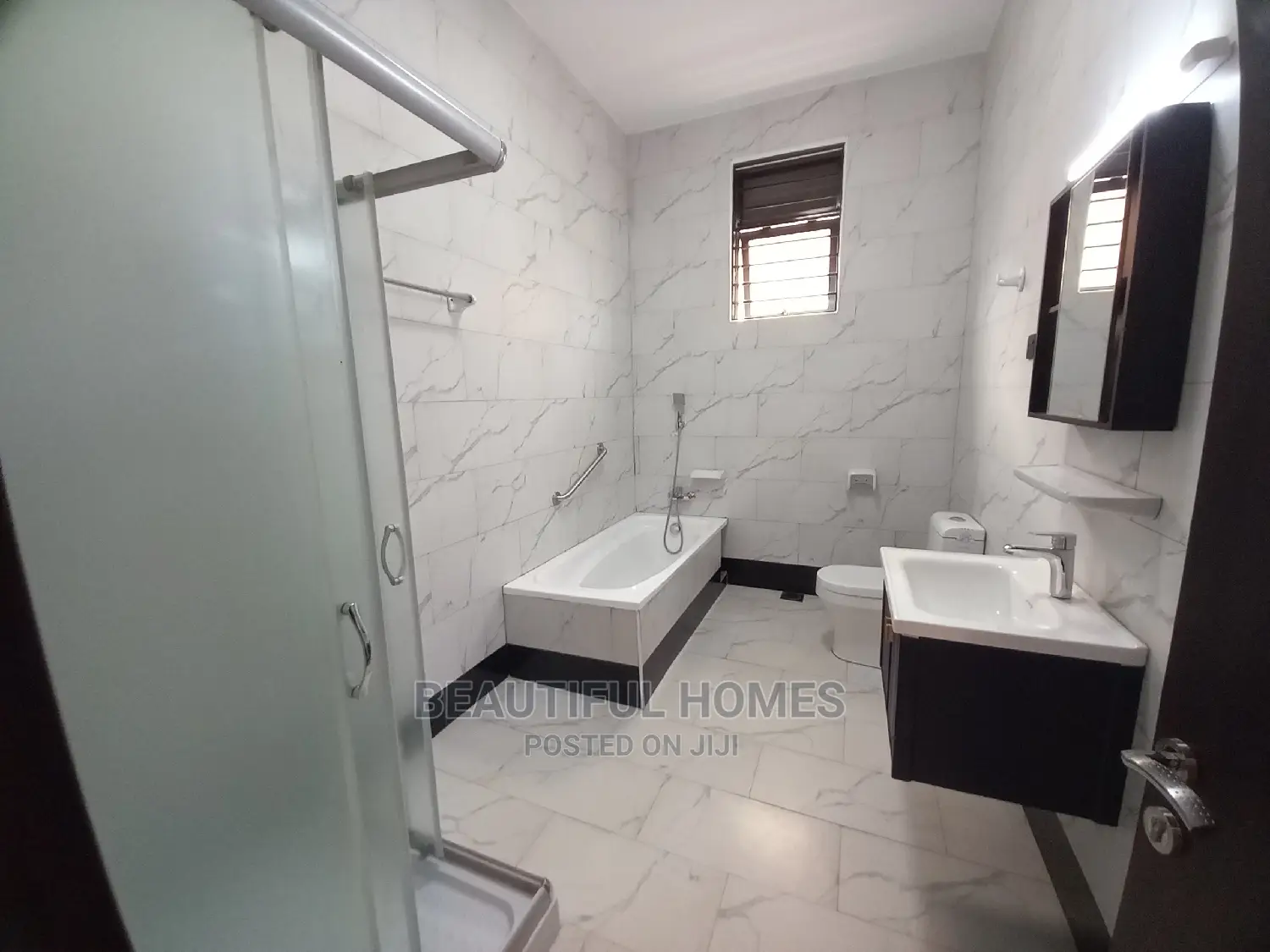 Furnished 6bdrm Mansion in Kira Tarmack Estate for Sale