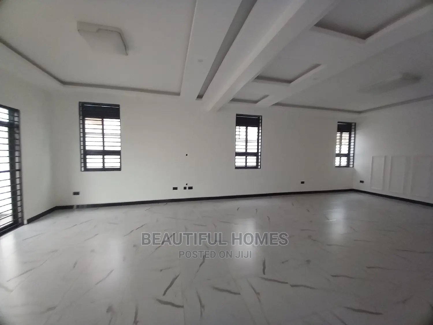 Furnished 6bdrm Mansion in Kira Tarmack Estate for Sale