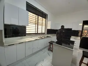 Furnished 6bdrm Mansion in Kira Ministers for Sale