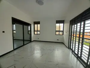 Furnished 6bdrm Mansion in Kira Corporate for Sale