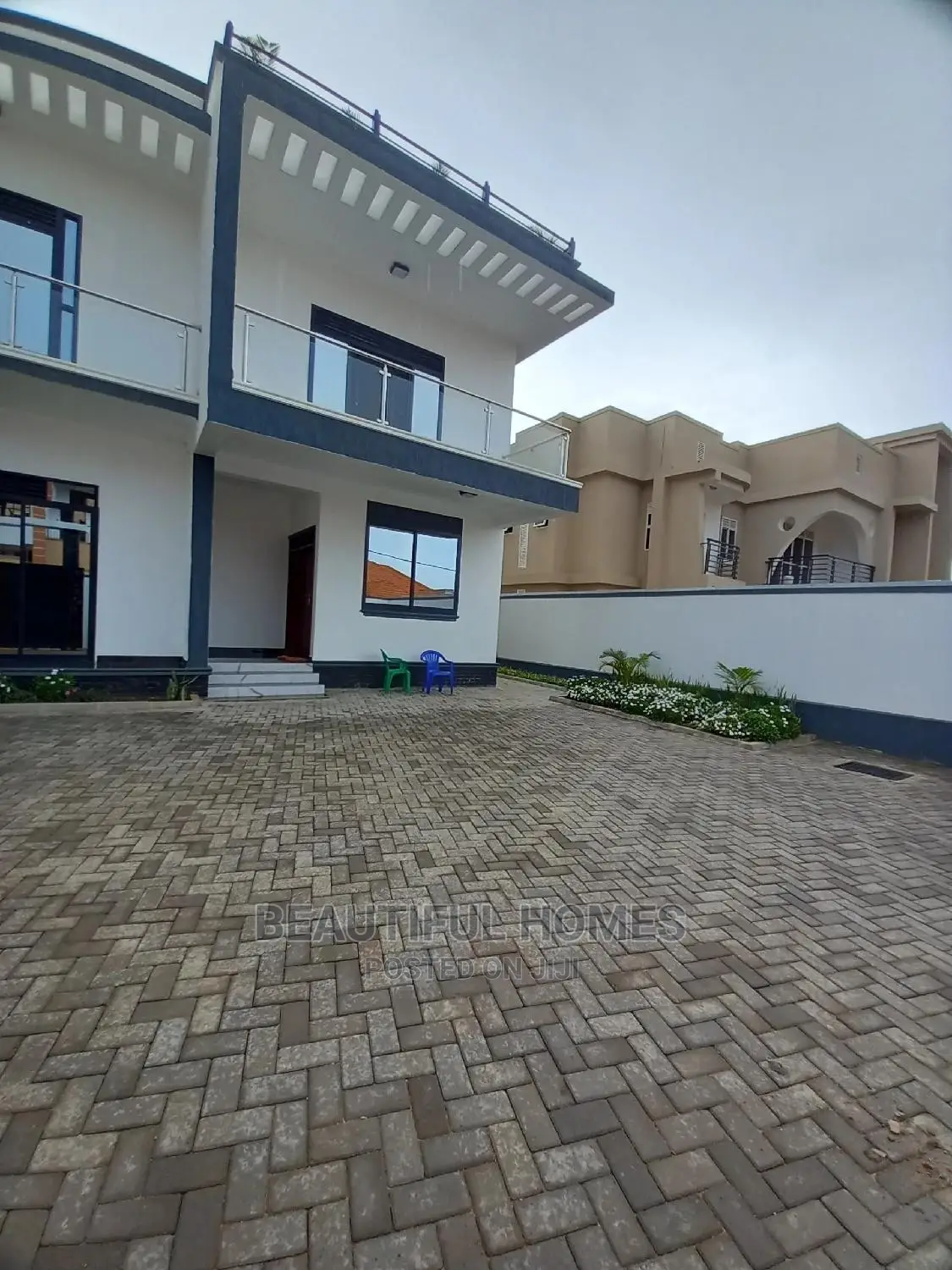 Furnished 6bdrm Mansion in Kira Corporate for Sale