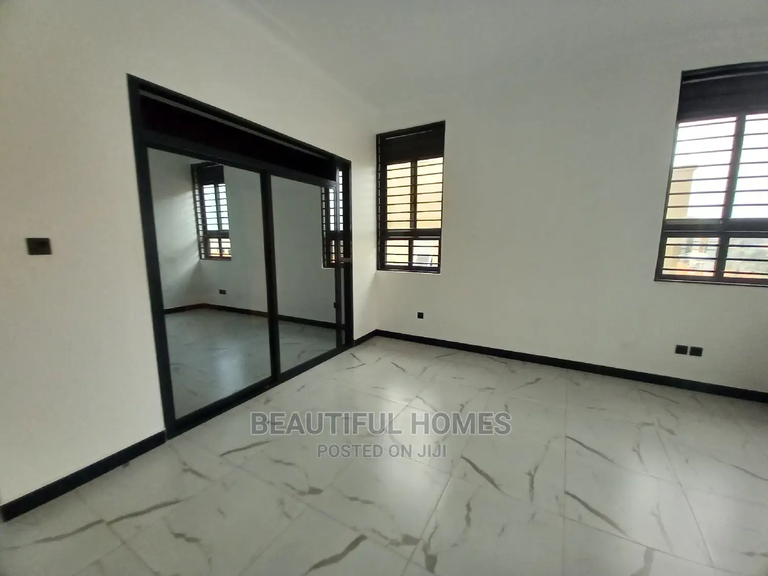 Furnished 6bdrm Mansion in Kira Corporate for Sale
