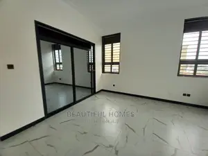 Furnished 6bdrm Mansion in Kira Corporate for Sale