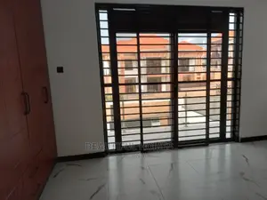Furnished 6bdrm Mansion in Kira Corporate for Sale