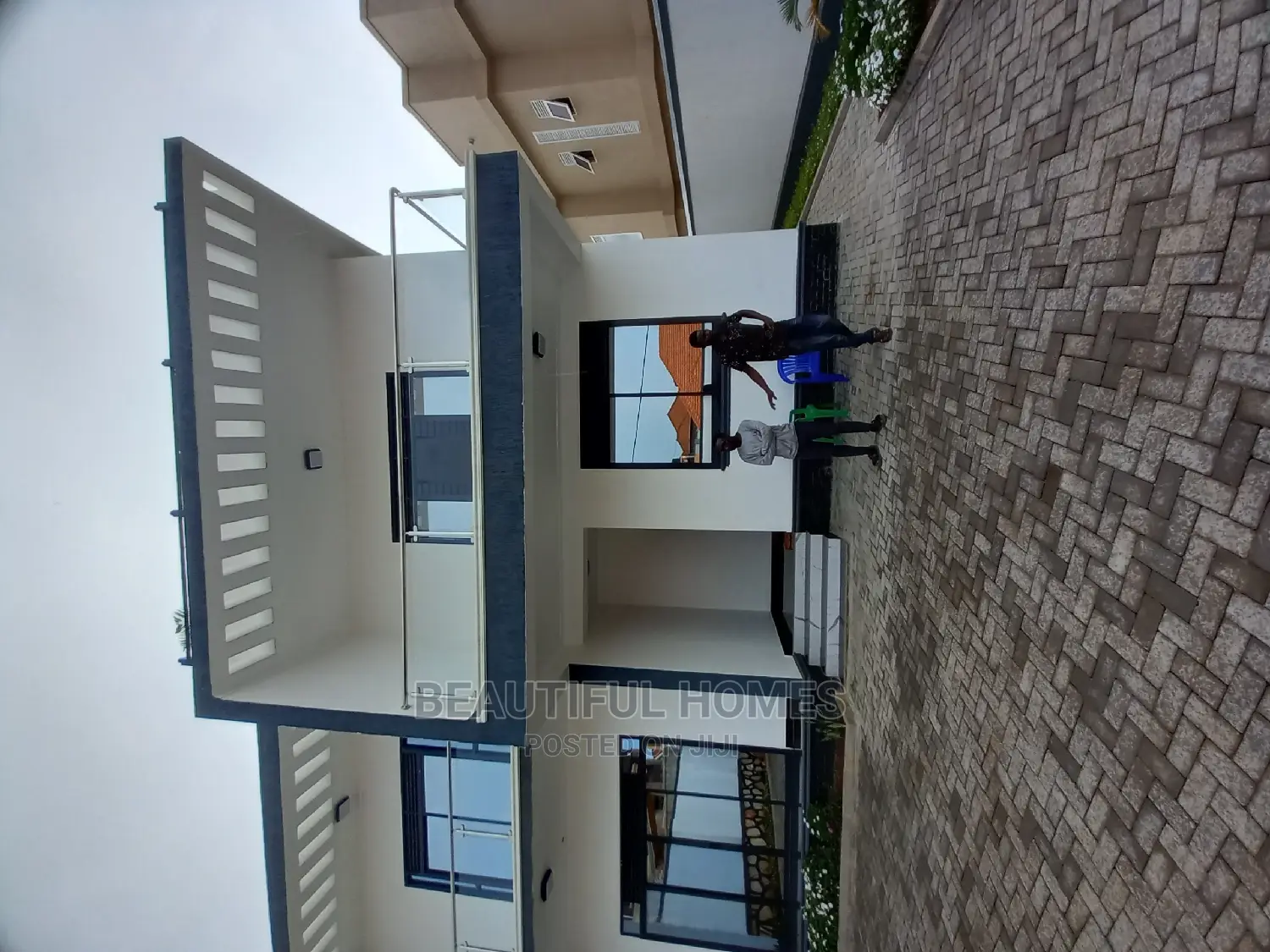Furnished 6bdrm Mansion in Kira Corporate for Sale