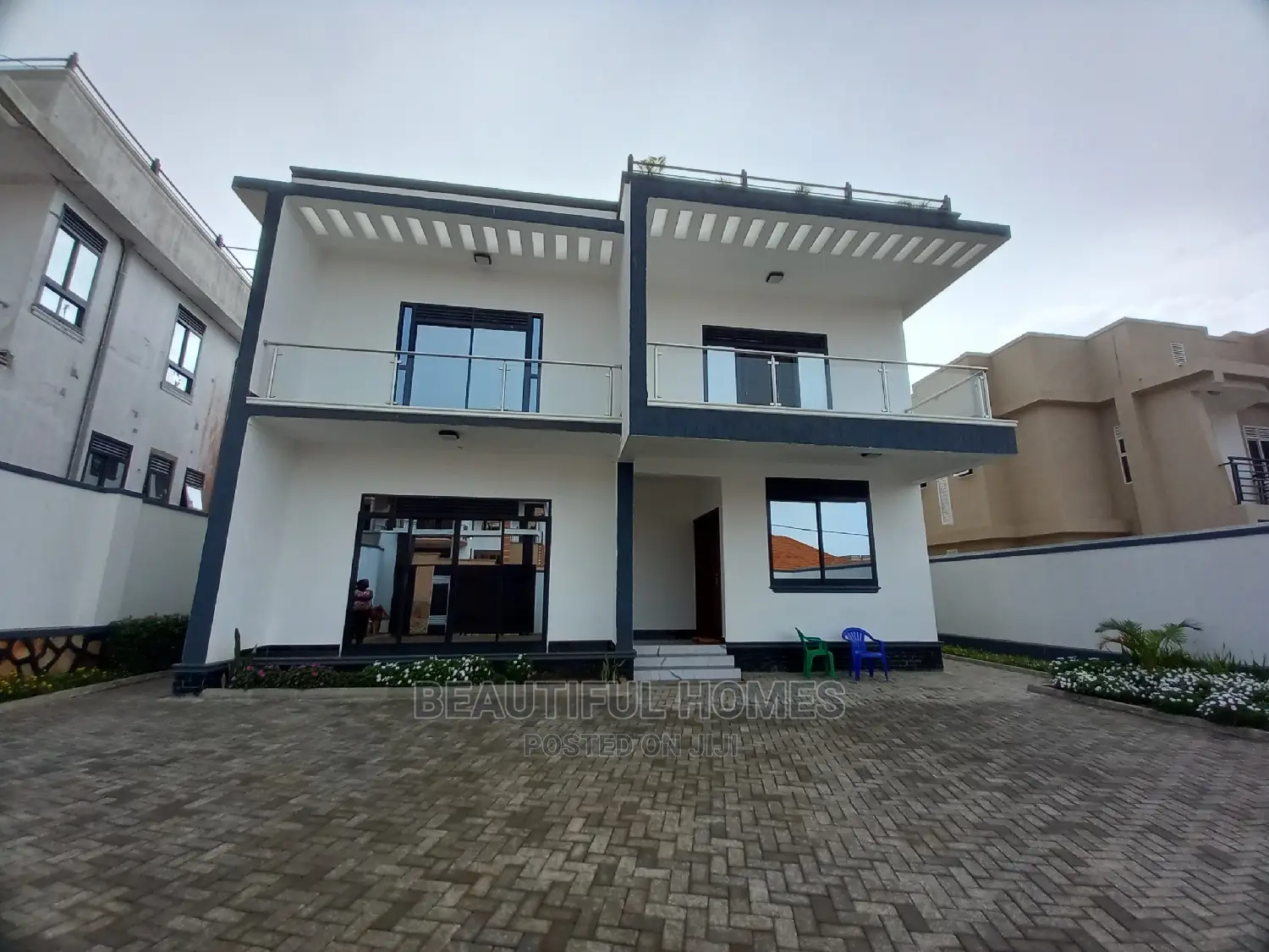 Furnished 6bdrm Mansion in Kira Diplomat for Sale
