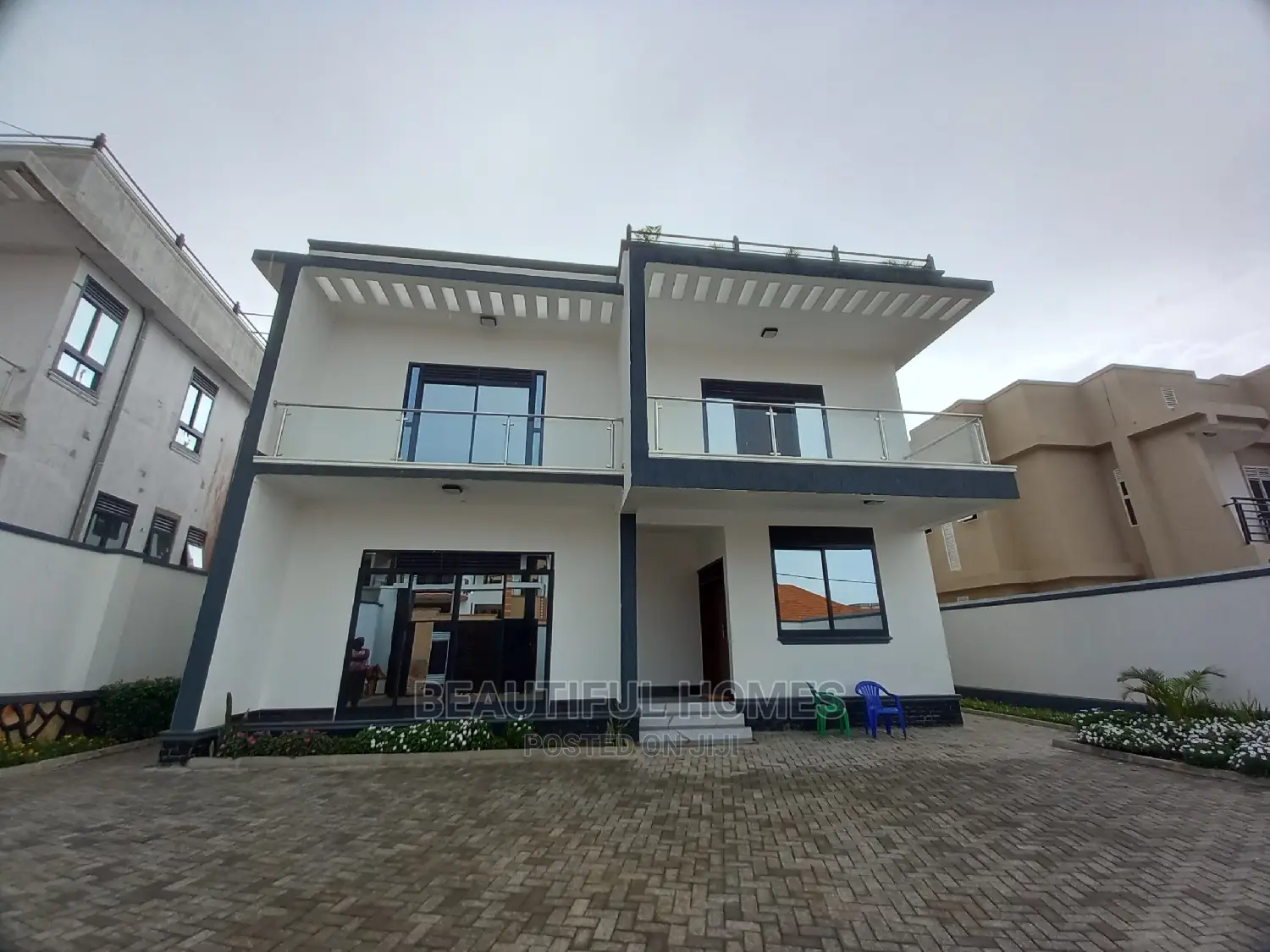 Furnished 6bdrm Mansion in Kira Diplomat for Sale
