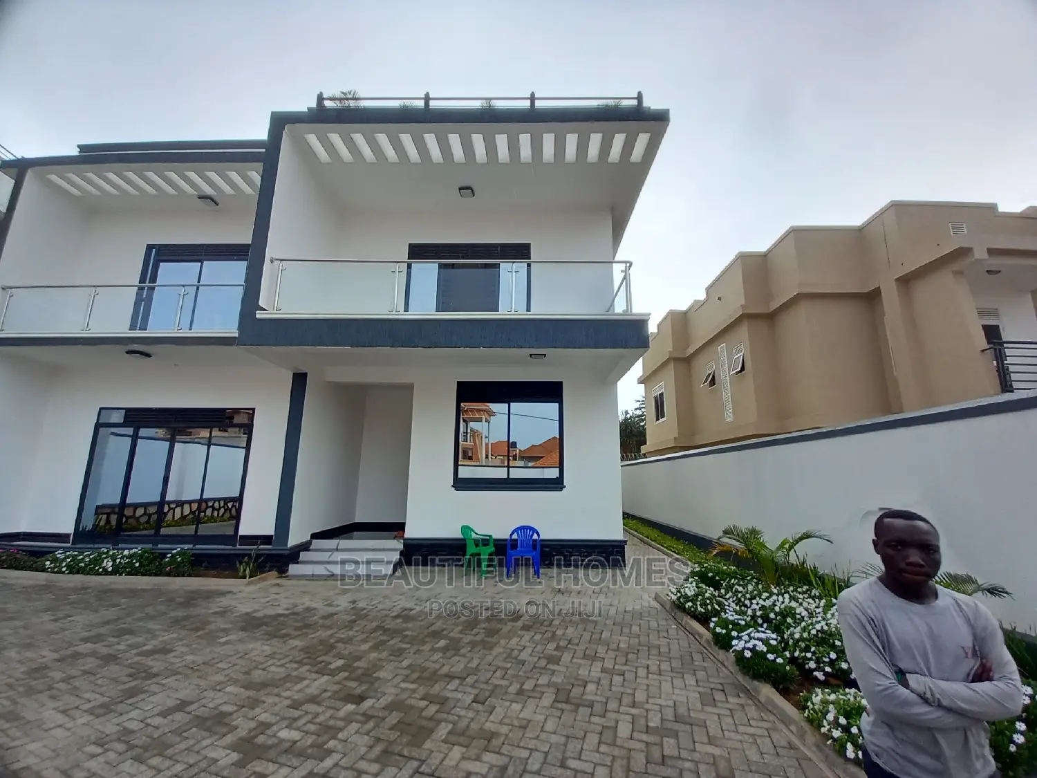 Furnished 6bdrm Mansion in Kira Diplomat for Sale