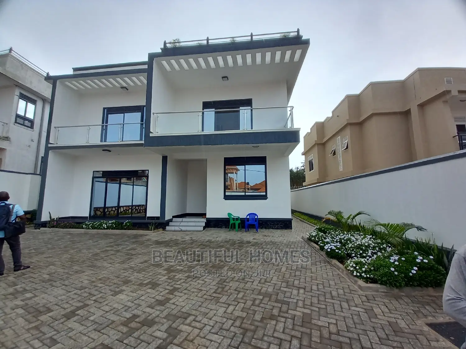 Furnished 6bdrm Mansion in Kira Classy Estate for Sale