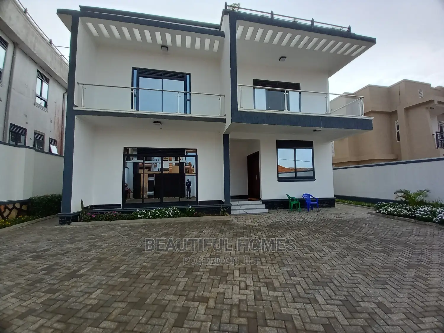 Furnished 6bdrm Mansion in Kira Classy Estate for Sale