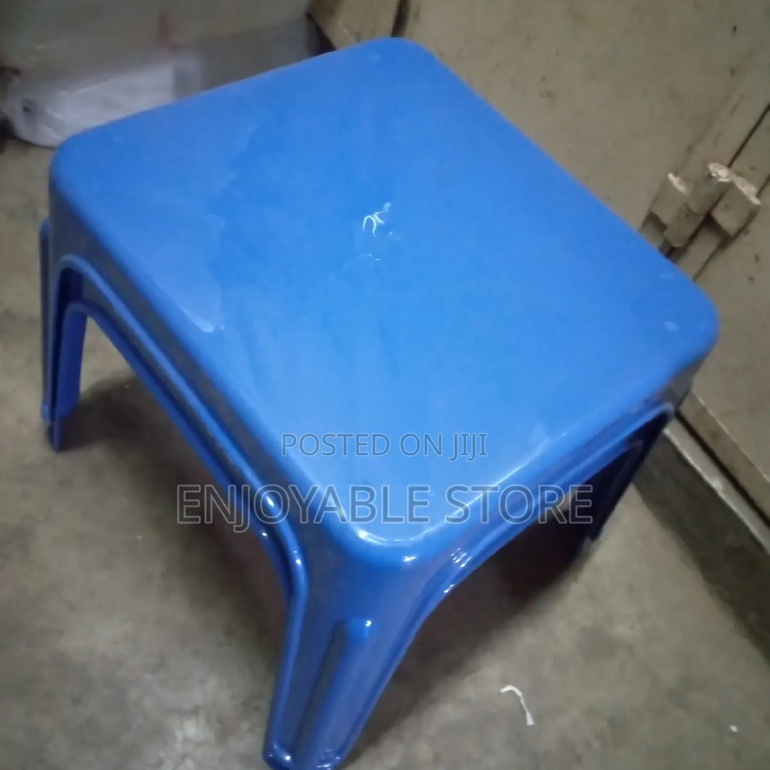 Plastic Medium Table