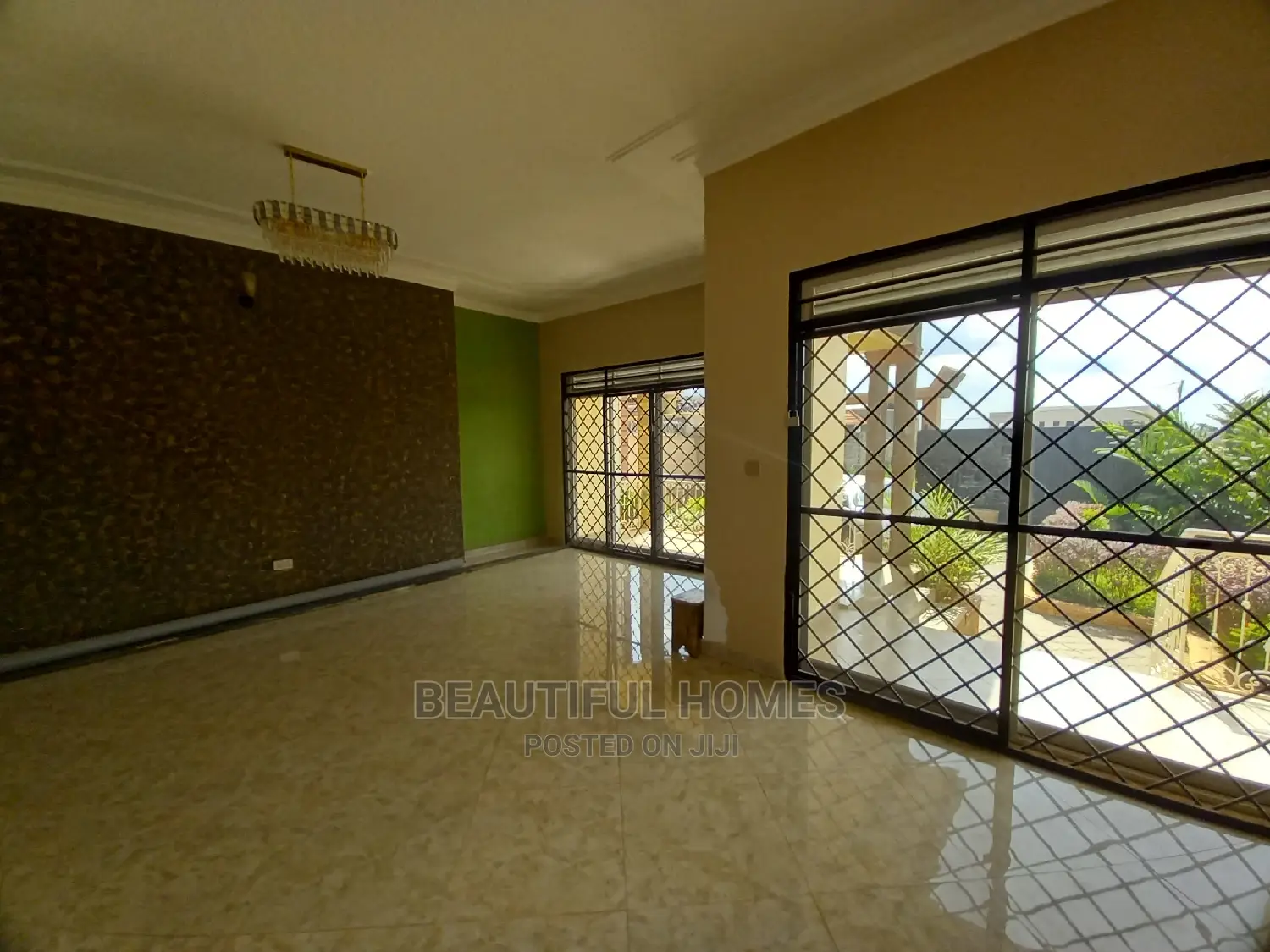 Furnished 4bdrm House in Kira Posh for Sale