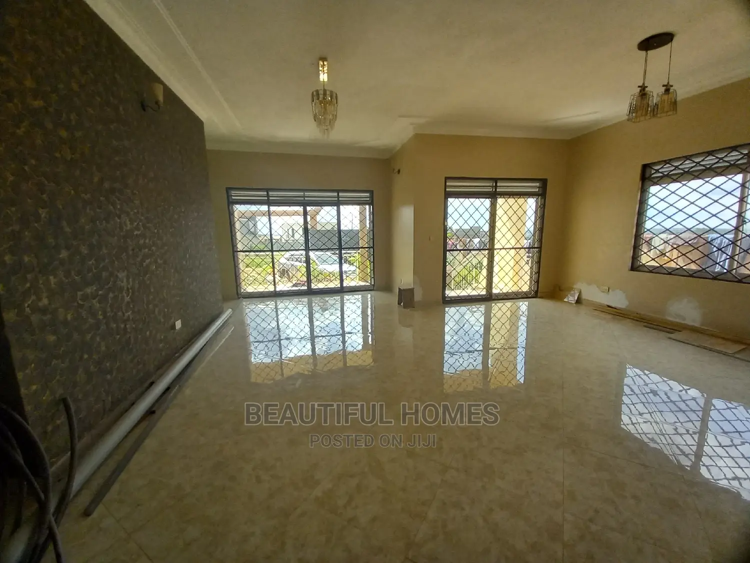 Furnished 4bdrm House in Kira Posh for Sale