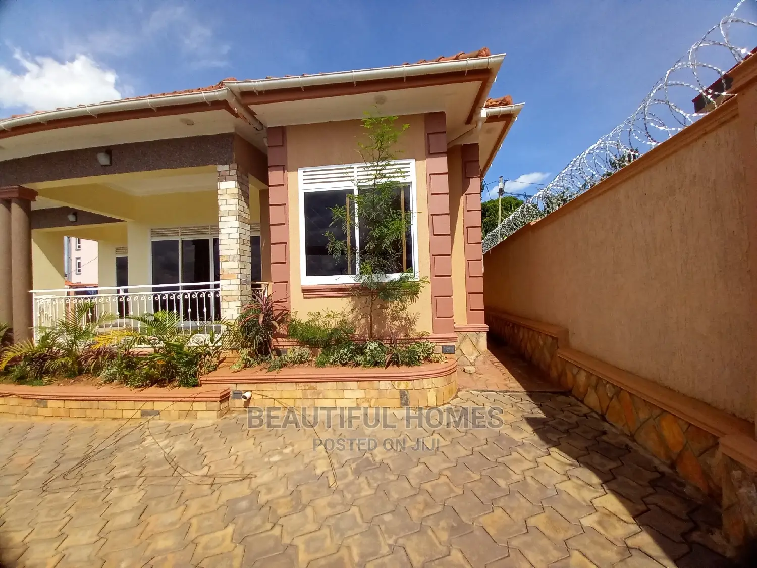 Furnished 4bdrm Bungalow in Kira Tarmacked for Sale