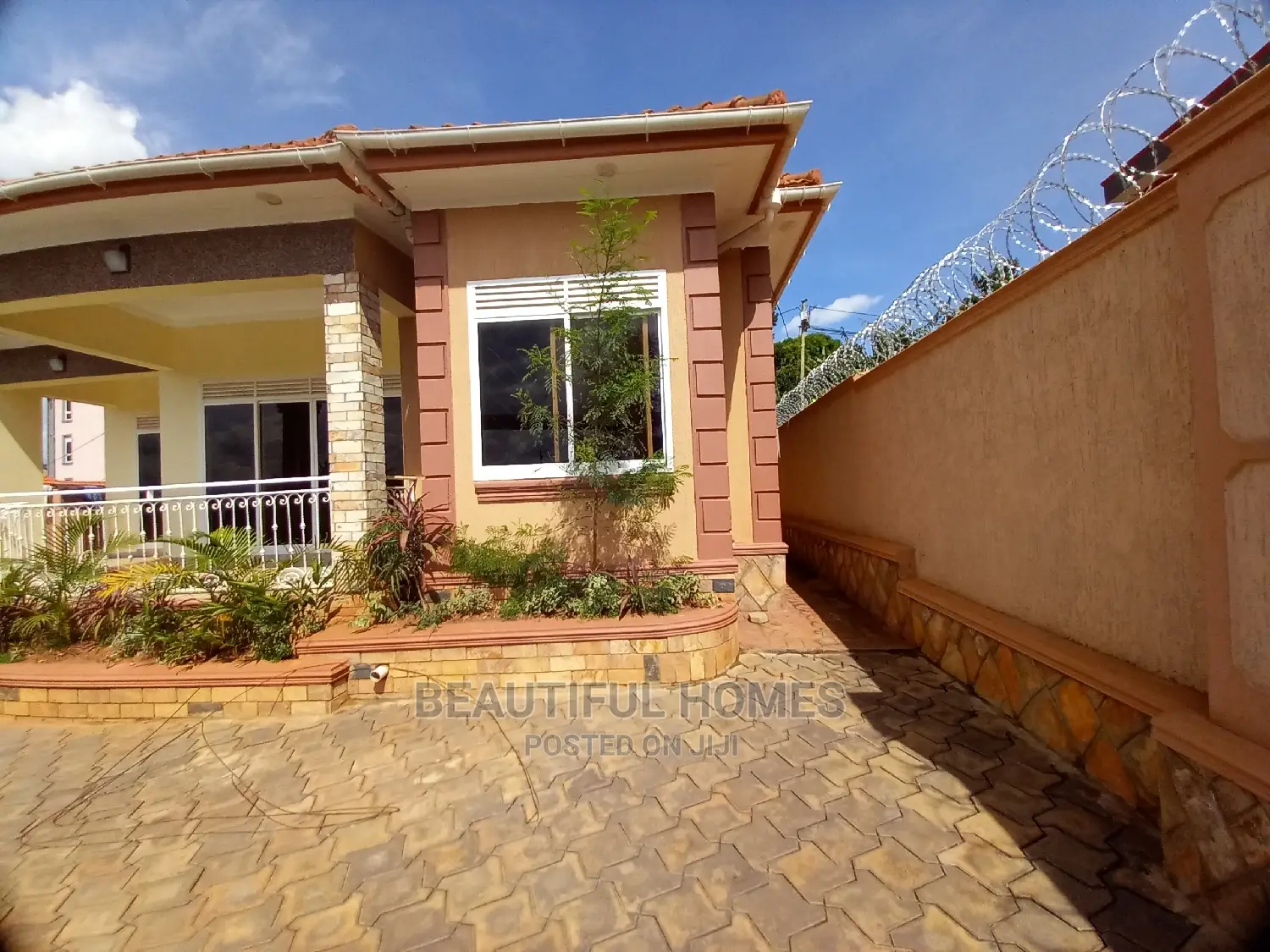 Furnished 4bdrm House in Kira Tarmack Access for Sale