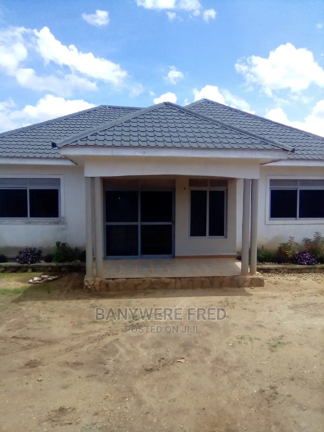 Furnished 4bdrm Bungalow in Goma for Sale