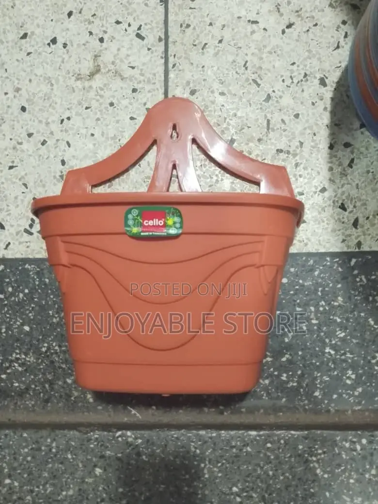Side Wall Flower Vessel