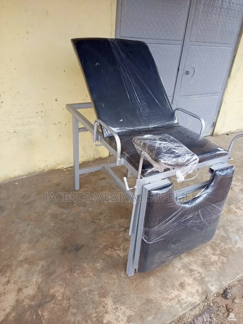 Delivery Bed Black Colour