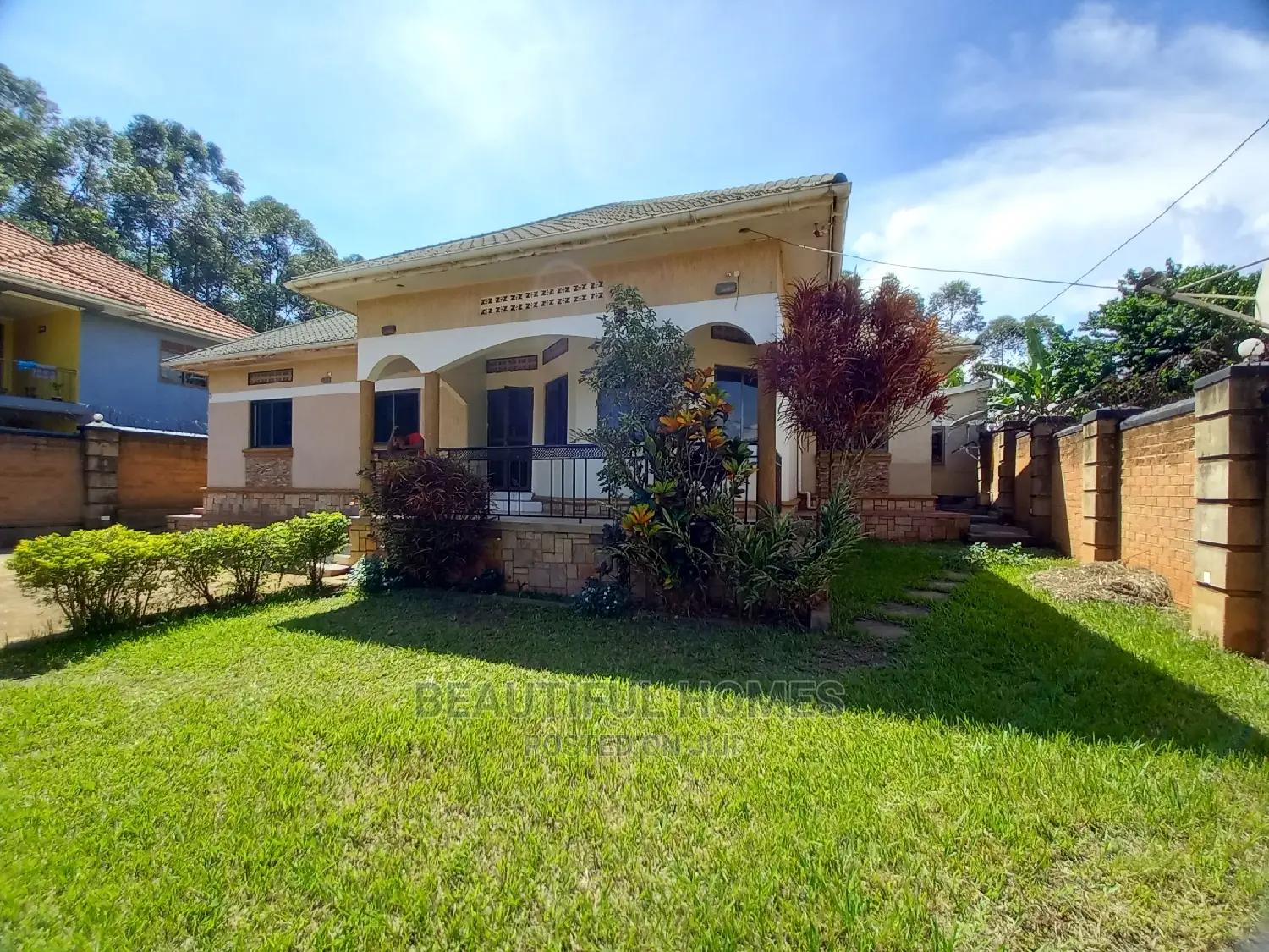 Furnished 4bdrm Bungalow in Kira Corporate for Sale