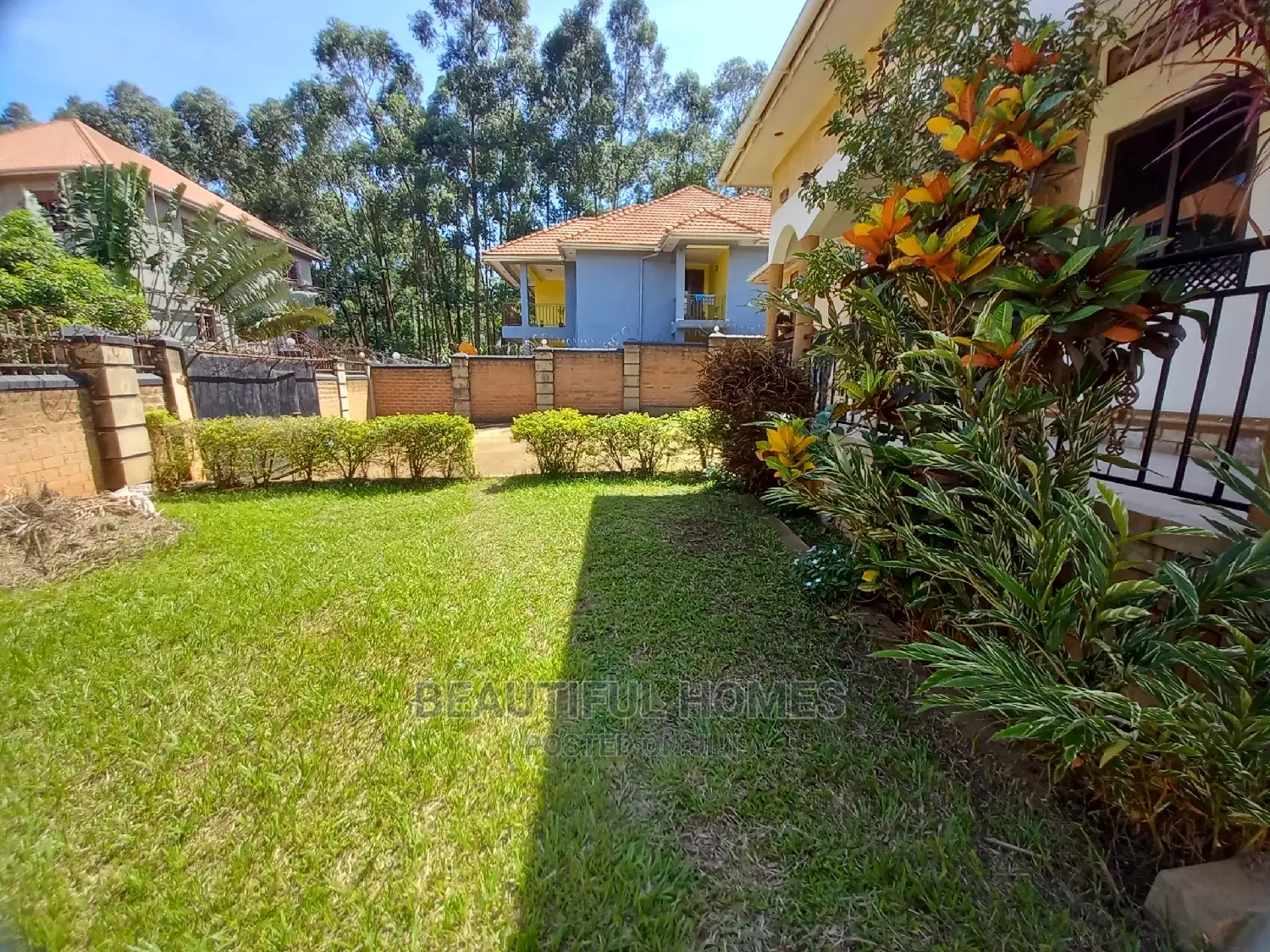 Furnished 4bdrm Bungalow in Kira Corporate for Sale
