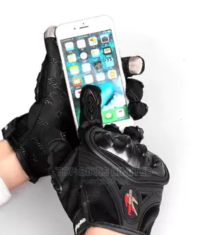 Riding Gloves With a Smart Tip