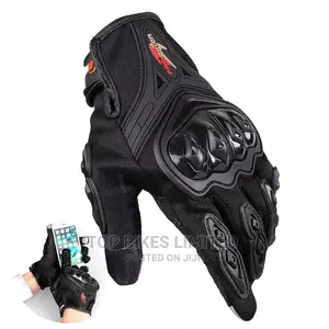 Riding Gloves With a Smart Tip