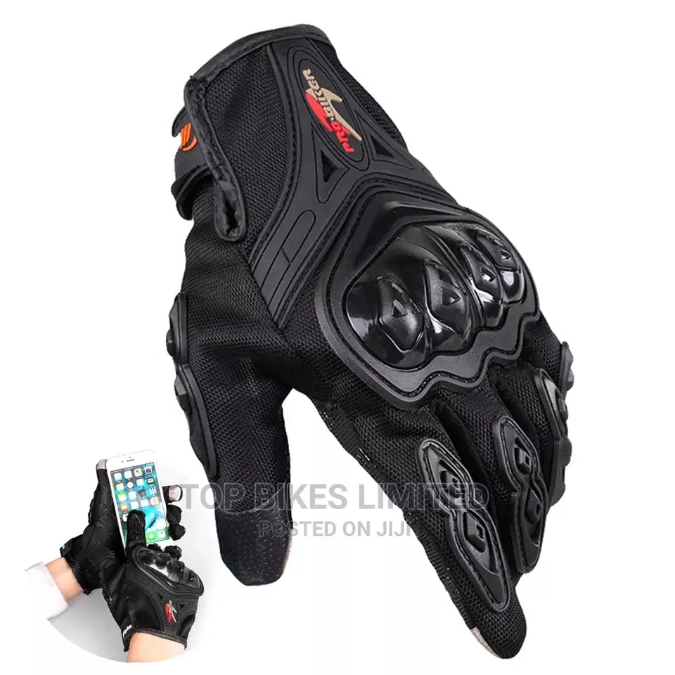 Riding Gloves With a Smart Tip