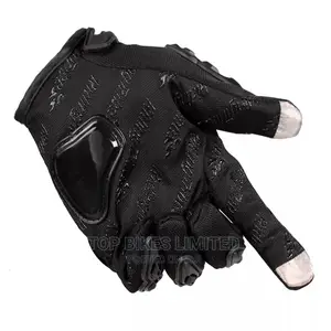 Riding Gloves With a Smart Tip