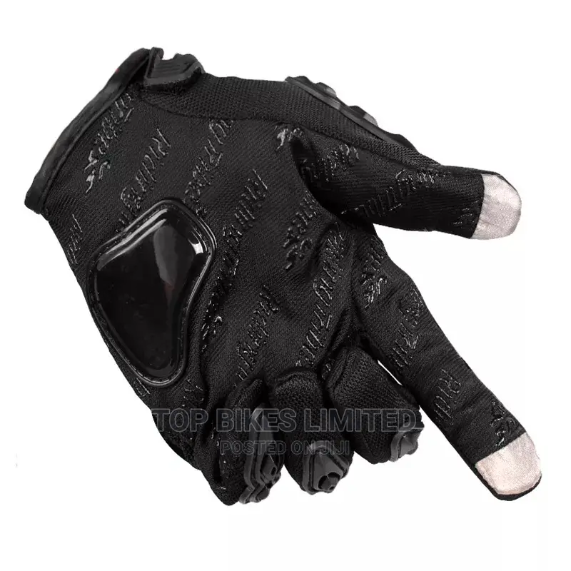 Riding Gloves With a Smart Tip