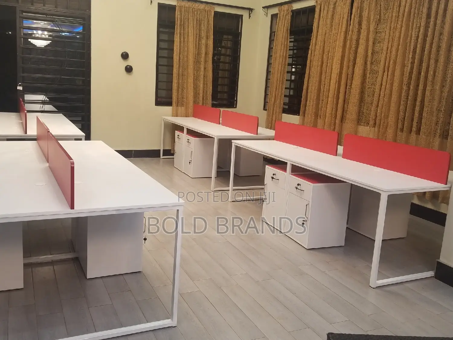 Office Workstations / Staff Desks