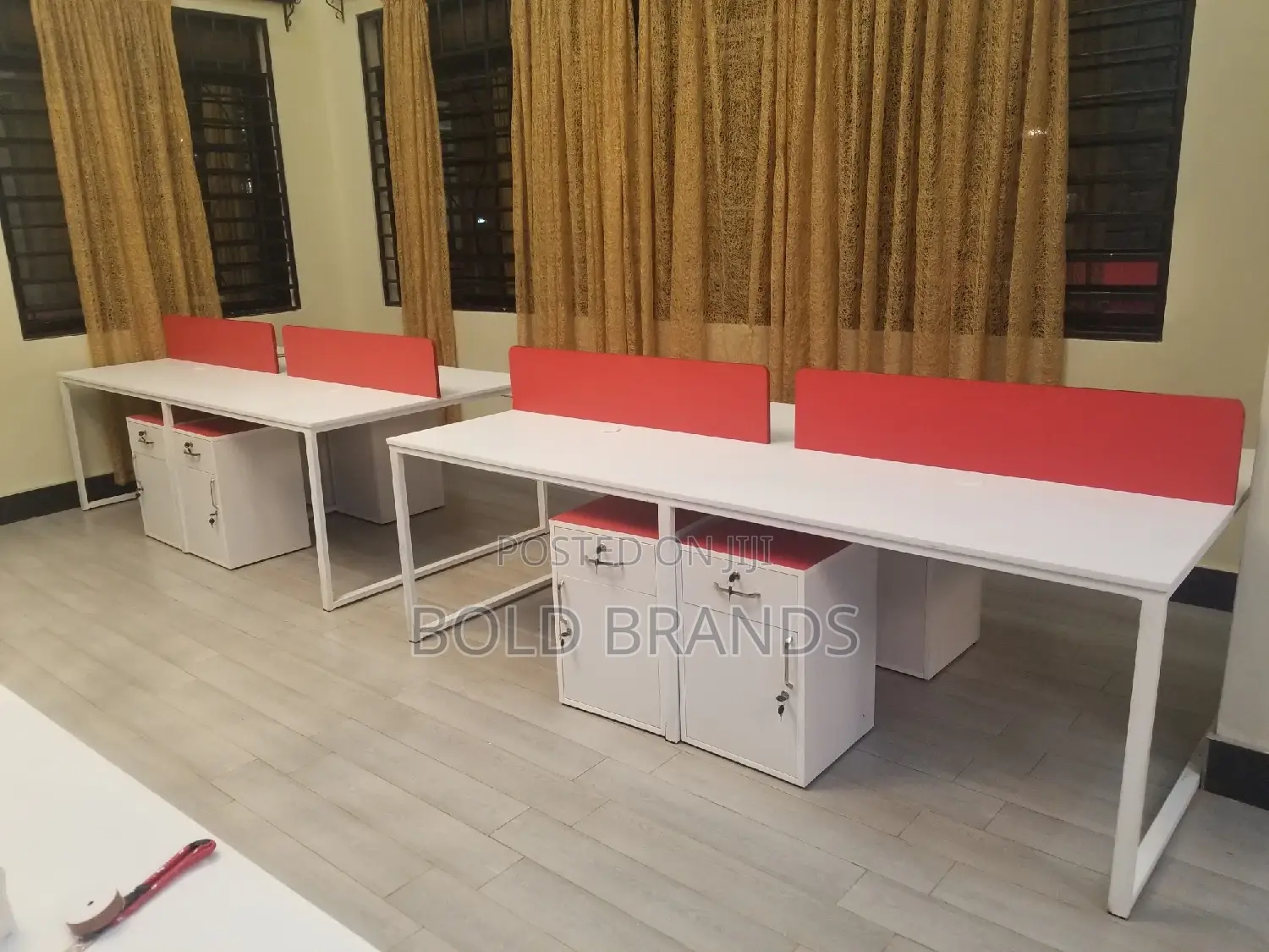 Office Workstations / Staff Desks