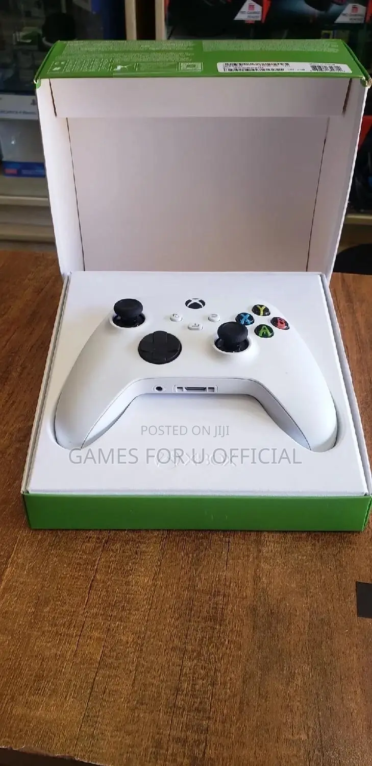 Xbox One S White Wireless Controllers