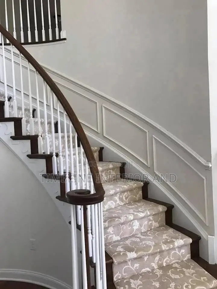 Walls Molding and Decorations.
