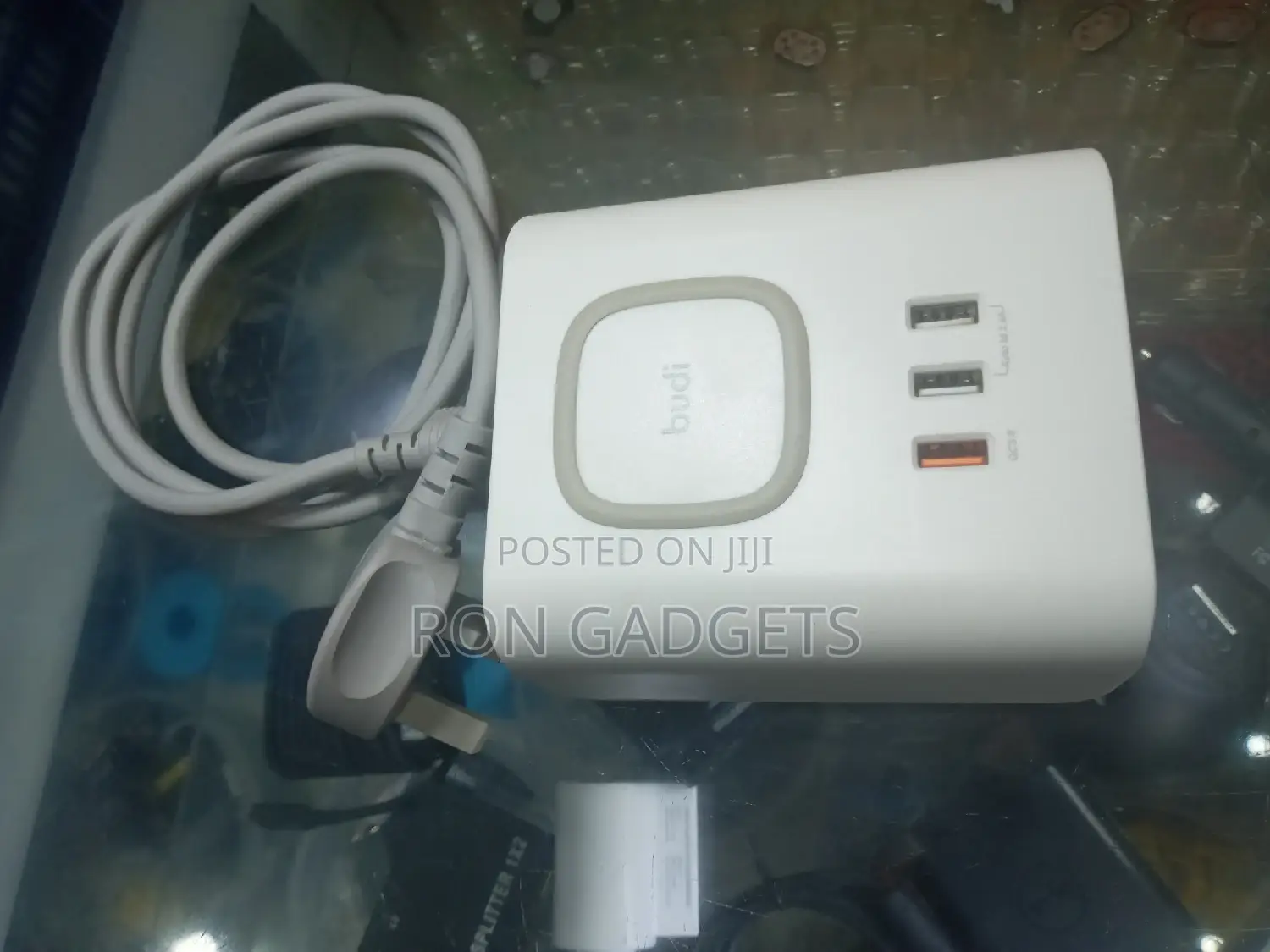 BUDI Wireless Charger With 3usbs