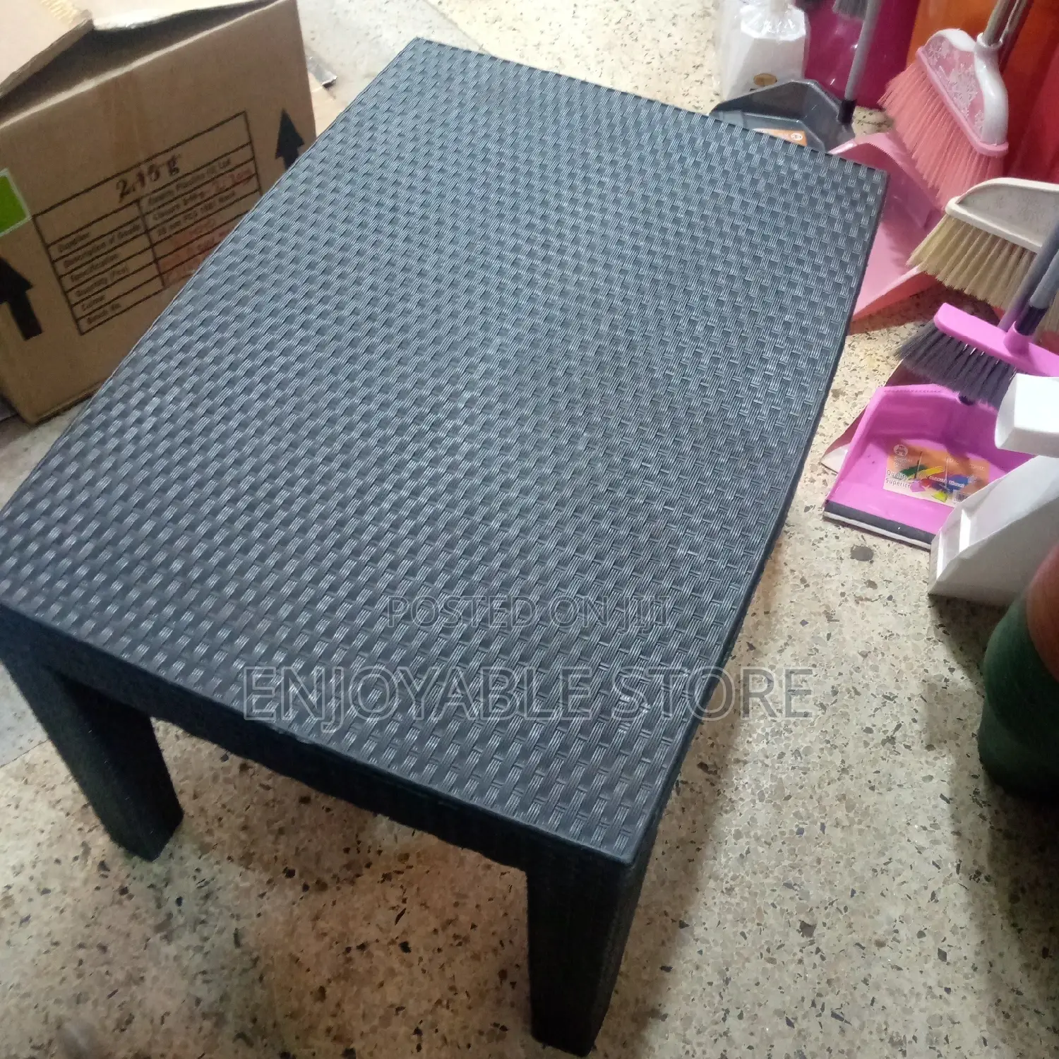 Plastic Strong Medium Table in Kakeka Style