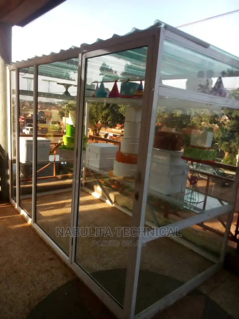 Aluminum Display for Cakes, Snacks and Drinks Available.