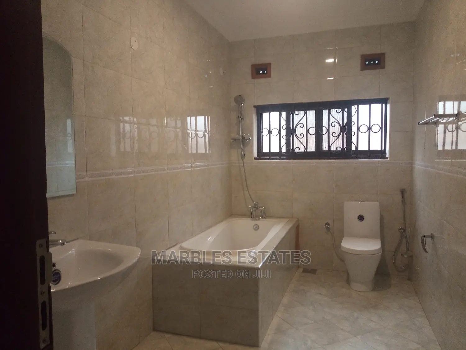 9bdrm House in Kololo, Central Division for Rent