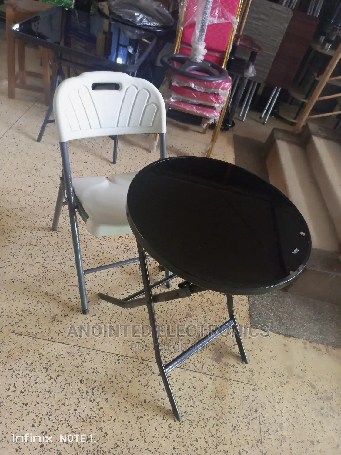 Foldable Glass Round Table