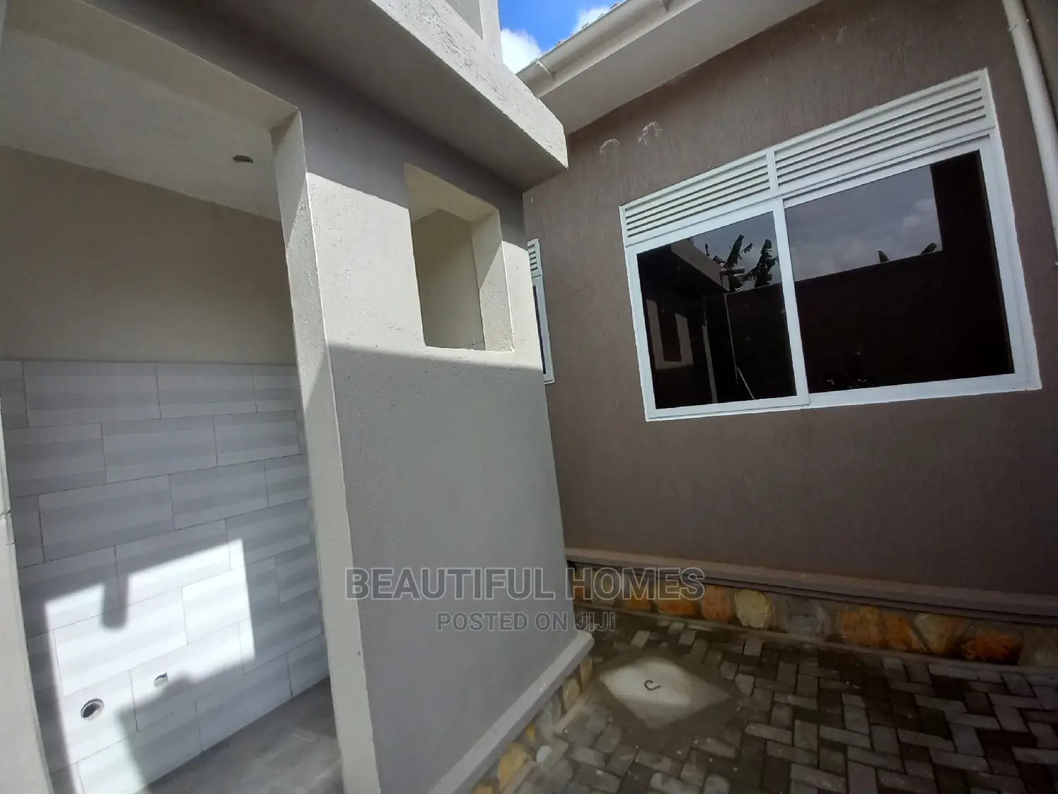 Furnished 4bdrm Bungalow in Kira Corporate for Sale