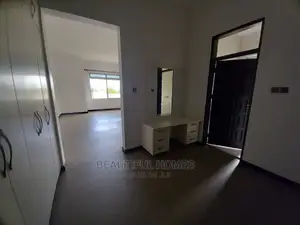 Furnished 4bdrm Bungalow in Kira Corporate for Sale