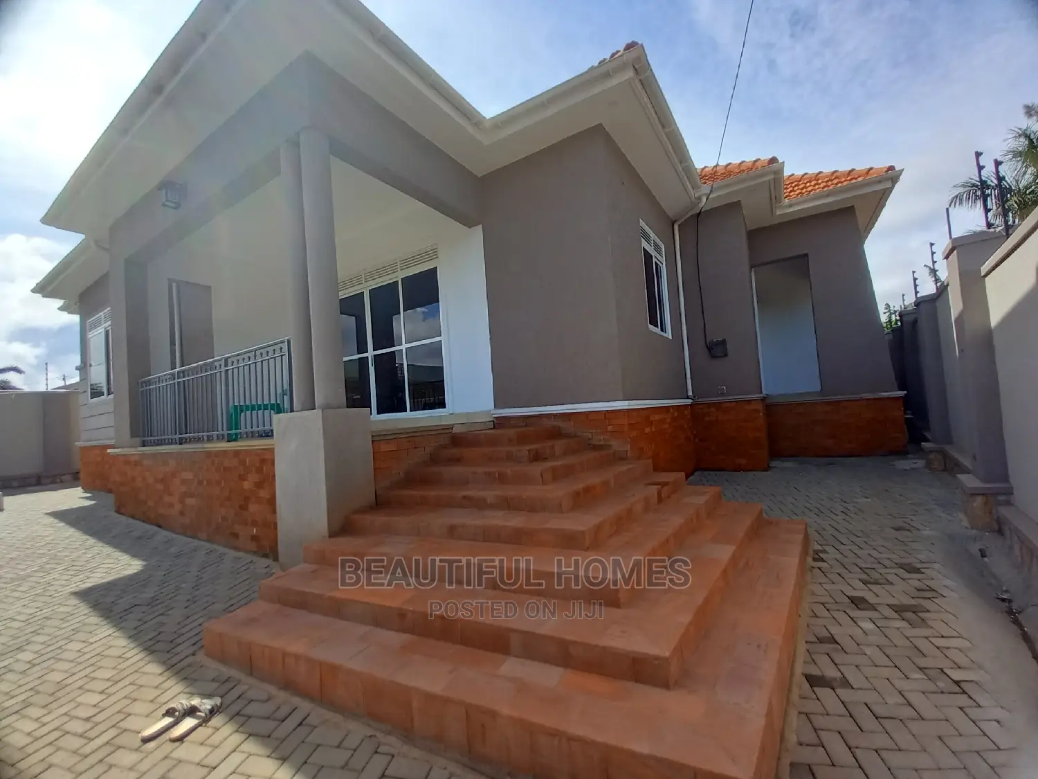 Furnished 4bdrm Mansion in Kira Rich for Sale