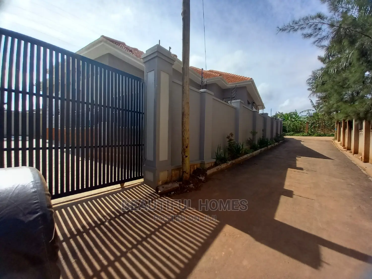 Furnished 4bdrm Mansion in Kira Rich for Sale